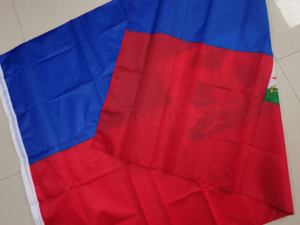 Drapeau <span class=keywords><strong>du</strong></span> pays d'Haïti en polyester 100% bon marché, 3*5 pieds, Amérique <span class=keywords><strong>du</strong></span> <span class=keywords><strong>Nord</strong></span>, ODM/OEM, avec 2 œillets pour la décoration - Product Image 4