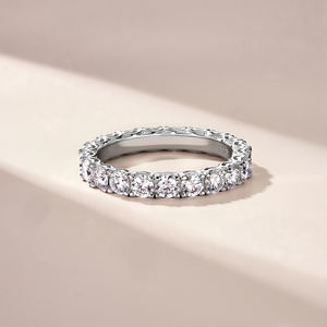 แหวนมอสซาไนต์ทรงหัวใจ 2.2 กะรัต แบบ Eternity ตัวเรือนเงินแท้ S925 ประดับเพชรเต็มวง ดีไซน์หรูหรา เหมาะสำหรับงานแต่งงานและเป็นเครื่องประดับแฟชั่น - Product Image 3