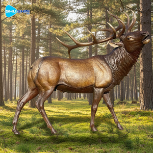 Sculture in bronzo a grandezza naturale di cervo e alce, modello ruggente, per esterni, per aree pubbliche di caccia, con dettagli incisi e finitura placcata - Product Image 1