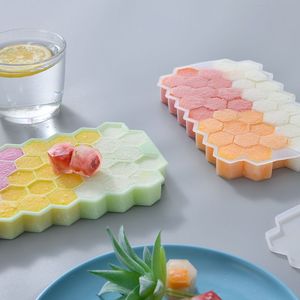 Eversoul Tùy Chỉnh Bpa-Miễn Phí 37 Khoang Tổ Ong Thiết Kế Hình Lục Giác Ice Cube Khay Với Silicone Nắp Silicone Ice Cube Khuôn Với Bìa - Product Image 3