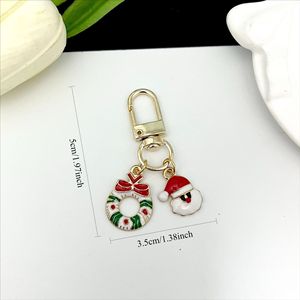 Ensemble de porte-clés émaillés de Noël, breloques mignonnes Père Noël, sapin et flocon de neige avec clip métallique pour décoration de fêtes, vente en gros fabricant - Product Image 4
