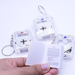 Haute Qualité Religion Souvenir Porte-clés En Gros Or Argent Mini Livre Porte-clés Personnalisé Imprimé Strass <span class=keywords><strong>Bible</strong></span> Porte-clés - Product Image 1