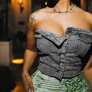 Tops cortos sin tirantes de un solo pecho de verano para mujer Tops de corsé de <span class=keywords><strong>vaquero</strong></span> Tops de tubo de mezclilla con múltiples bolsillos - Product Image 6