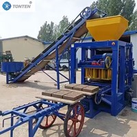 Ligne de production de machines à fabriquer des blocs de béton semi-automatiques QT4-26 au Kenya