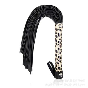 Fouets jaunes à imprimé léopard en gros, accessoires de scène, fouets courts pour l'entraînement, jouets sexuels alternatifs pour couples, entraînement SM. - Product Image 2