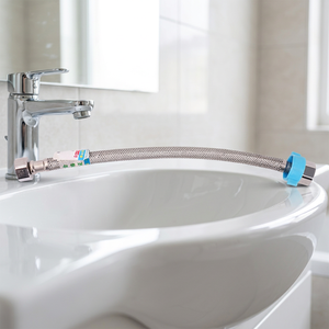 Manguera de agua flexible de alta presión con interfaz común G1/2 (interfaz de 4 puntos), malla de acero inoxidable 304 con tubo EPDM en stock - Product Image 1