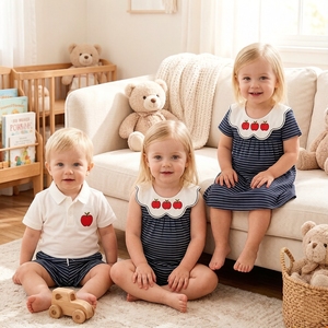 Vestito per Bambina in Cotone a Righe Blu Navy con Colletto a Conchiglia e Applicazione a Forma di Mela, Abbigliamento per il Ritorno a Scuola, Vestito Ricamato per Bambine - Product Image 1