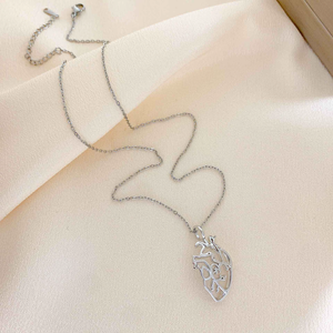 Collana Girocollo Medica con Ciondoli a Forma di Cuore Anatomico in Acciaio Inox per Infermiere e Dottori - Product Image 3