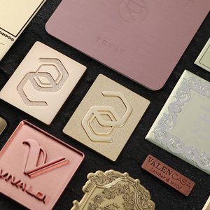 高品质乙烯基3D铝金属标签贴纸工业包装纸箱香水啤酒葡萄酒饮料定制标志 - Product Image 5