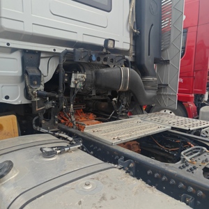 Tracteur routier Foton AUMAN <span class=keywords><strong>GTL</strong></span> pour la <span class=keywords><strong>logistique</strong></span> longue distance sur les routes internationales - Product Image 2