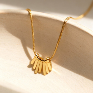 Collar con Colgante Geométrico Minimalista Chapado en Oro, Cadena de Serpiente, Joyería para Uso Diario de Mujer - Product Image 3