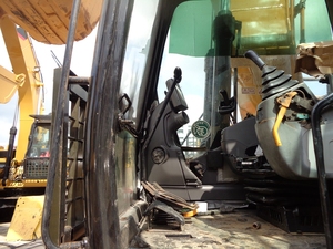 320D หนอนผีเสื้อแบบดั้งเดิมญี่ปุ่น20ตันรถตักตีนตะขาบมือสองเครื่องขุดตีนตะขาบส่วนประกอบหลักเครื่องยนต์ - Product Image 4