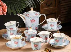 Ensemble élégant de théière et tasses en céramique bleue à motif floral de tulipes, 6 tasses avec soucoupes, 1 pot à crème, 1 pot à sucre, 1 théière, ensemble de 15 pièces pour le thé de l'après-midi - Product Image 4