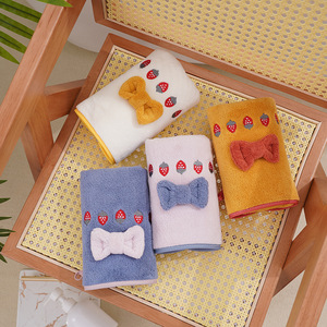 Ensemble de serviettes et de draps de bain Youhe avec nœud papillon, broderie fraise, épaissi et absorbant, pour adultes - Product Image 1