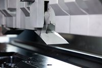Cintreuse automatique de panneaux PB-M2600 à 15 axes, centre de pliage de tôles pour armoires et coffrets CVC