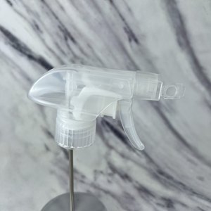 Boquilla de Pulverización Universal para Jardín con Botella de Plástico - Pulverizador de Agua para el Hogar - Product Image 3
