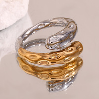 Zweifarbiger Ring mit breiter Öffnung, minimalistisch, 18 Karat vergoldeter Edelstahl, Eishammer-Textur