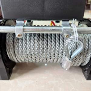 Acil Kurtarma Kullanımı 12000LBS 12V Elektrikli Çelik Halatlı Vinç Taşınabilir Açık Hava Arazi Çekme İşlemleri İçin - Product Image 5
