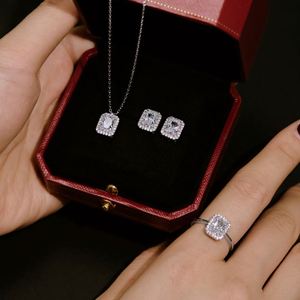 Pendientes de Plata S925 con Baño de Rodio, Diseño Clásico Dylam, Rectangulares, con Circonita Cúbica de 1 Quilate 5A, para Mujer, Ideales para Vestidos de Novia - Product Image 3