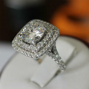 Anello F1030 in Oro Bianco con Diamante Taglio Cushion, Diamante Naturale per Fidanzamento, Gioielli da Donna, Colore G - Product Image 1