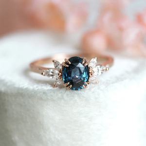 Anillo Delicado y Fantástico para Mujer, Chapado en Oro Rosa S925, con Zafiro Azul Ovalado y Diamantes CZ, Anillo de Compromiso o Nupcial Genuino - Product Image 3