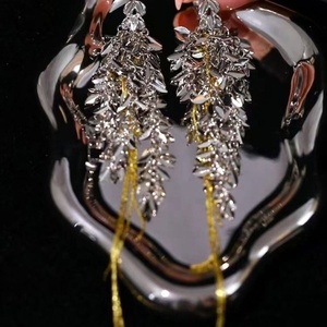 Yujie 2024 Nouveau style tendance, boucles d'oreilles pendantes à longues franges en forme d'épi de blé, style haut de gamme, pour visages ronds - Product Image 4