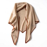 Meilleure vente Triangle d'hiver de luxe personnalisé Grande écharpe pour femmes Poncho Cape en tricot pur cachemire