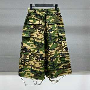 Shorts cargo baggy pour homme en coton imprimé effet vieilli, style streetwear, camouflage, coupe oversize, design personnalisé - Product Image 2