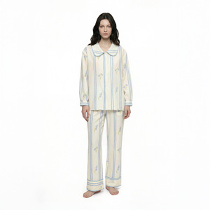 Ensemble de pyjama décontracté confortable pour femme printemps/automne - Style rayé avec revers, manches longues et pantalon long pour la maison - Product Image 1