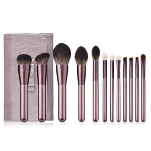 Juego <span class=keywords><strong>de</strong></span> Brochas <span class=keywords><strong>de</strong></span> Maquillaje Profesionales <span class=keywords><strong>de</strong></span> Alta Calidad, Serie Personalizada OEM, Color Morado, Fibra Suave, Cobertura Equilibrada, Efecto Difuminado - Product Image 3