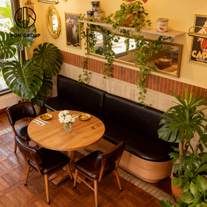 Ensemble de meubles vintage en bois et cuir, comprenant une banquette demi-cercle, une table et des chaises, pour salon de thé, restaurant, usage commercial - Product Image 2