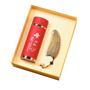 Coffret cadeau premium pour la fête des mères avec peigne et tasse personnalisés pour maman et papa, cadeau de fête - Product Image 1