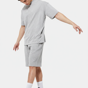 Prix de gros Ensembles de shorts respirants décontractés pour hommes Ensemble de vêtements unis pour hommes, t-shirt à manches courtes, shorts deux pièces Streetwear - Product Image 1