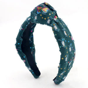 رباط رأس لعيد الميلاد بتصميم أخضر لامع لؤلؤ صوفي رباط رأس فاخر مخصص للأطفال - Product Image 3