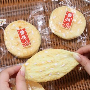 Jouet alimentaire de simulation gâteau de neige, très populaire, à presser, pour rire, faire des farces, décompression créative, vente en gros par le fabricant - Product Image 1