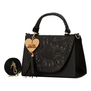 Sac bandoulière Fana Preciosa Lupe en cuir véritable noir, style vintage avec embossage floral et chaîne à pompon - Product Image 3