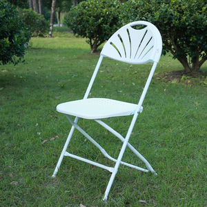 Silla plegable con respaldo de ventilador de comedor de plástico blanco portátil para actividades interiores y exteriores para deshierbe de jardín y comedor - Product Image 1