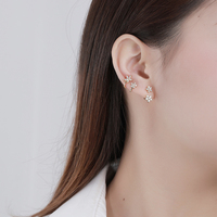 Zierlicher Großhandel 925 Sterling Silber 18 Karat vergoldet Sternform winzige kleine Ohr stecker für Frauen