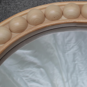 Espejo montado en la pared de madera similar a una ventana con bordes de cuentas de madera, espejo de baño decorativo arqueado o espejo de sala de estar, 27,5 "W x 2 - Product Image 1