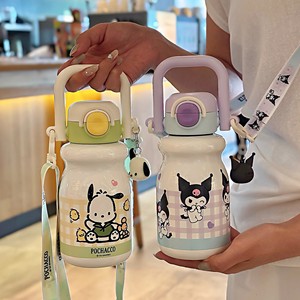 Gourde isotherme Kuromi 500 ml pour enfants, usage scolaire, avec sangle et paille - Product Image 3
