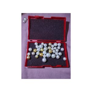 Nuestras perlas blancas especiales, de 9-10 mm, brillan con un resplandor dorado que exuda una belleza encantadora y un encanto sofisticado. - Product Image 2