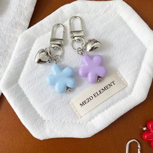 Nouveau Porte-clés 2026 en Résine Fleur à Cinq Pétales, Breloque Cœur en Métal Poli, Mini Pendentif Clochette, Mousqueton à Ressort, Style Bonbon Pastel Mignon - Product Image 4