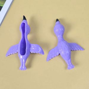 Lanceur de fléchettes en forme de flamant rose, jouet anti-stress en TPR à presser pour le bureau, les fêtes d'enfants - Product Image 3