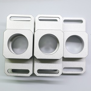 Fabricant <span class=keywords><strong>Etri</strong></span>, MOQ faible (100 pièces), usinage CNC de précision professionnel, tailles et couleurs personnalisées, bronze poli, acier inoxydable - Product Image 1