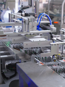 เครื่องนับและบรรจุภัณฑ์อัตโนมัติแบบ PLC สำหรับเครื่องดื่มและวัตถุดิบอาหาร สำหรับบรรจุภัณฑ์แบบถุงและขวด - Product Image 2