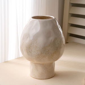 Jarrón de Cerámica CallaFloral Beige Glaseado para Sala de Estar, Decoración de Estilo Nórdico - Product Image 3
