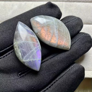 Labradorita Púrpura Natural con Destellos Iridiscentes, Cabujón Pulido en Forma de Hoja, Gema Suelta de Alta Calidad para Joyería DIY - Product Image 4