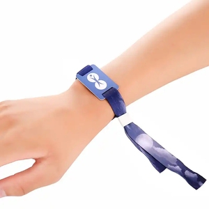 Braccialetto NFC RFID Multi-Frequenza con Mini Tag Impermeabile, Compatibile con Tessere Associative e Controllo Accessi - Product Image 1