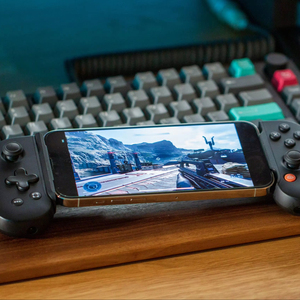 Manette de jeu mobile premium et moderne pour iPhone, transforme votre téléphone en une console de jeu - Product Image 2