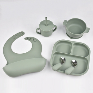 Tapa cuadrada de silicona resistente al calor, de calidad alimentaria, antideslizante, portátil, con compartimento de entrenamiento para viajes, accesorios y suministros para bebés - Product Image 4
